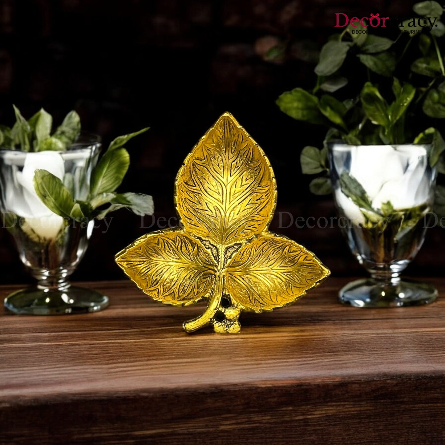 3 Leaf Serving Tray Metal golden